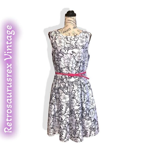 Pinup Style Dress - Picture 6 of 6